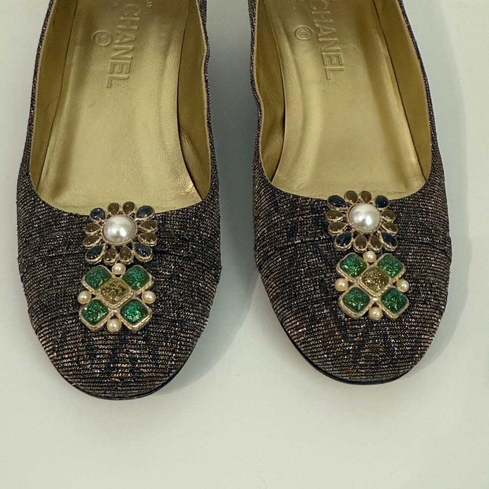 Chanel Pumps CC Logo Pearl and Gripoix Embellished Flats 39.5 Gold - Picture 3 of 14